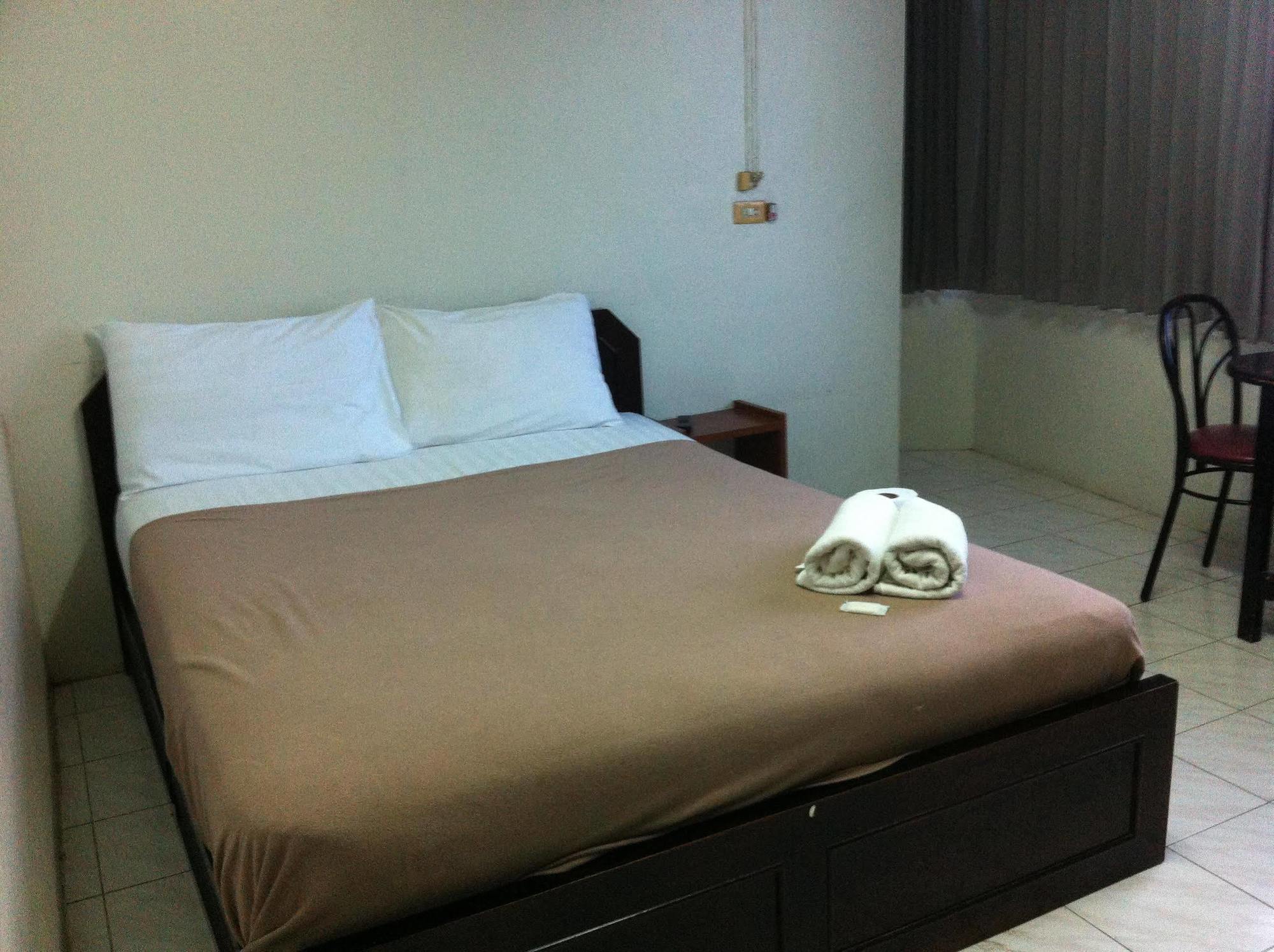 Diamond Mansion & Guesthouse Surat Thani Esterno foto